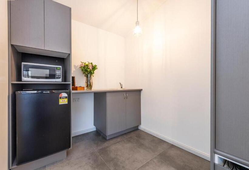 家庭间, Fern Bay Motel