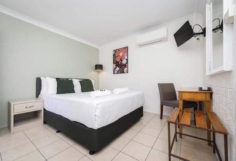 带特大床的标准间, Fern Bay Motel