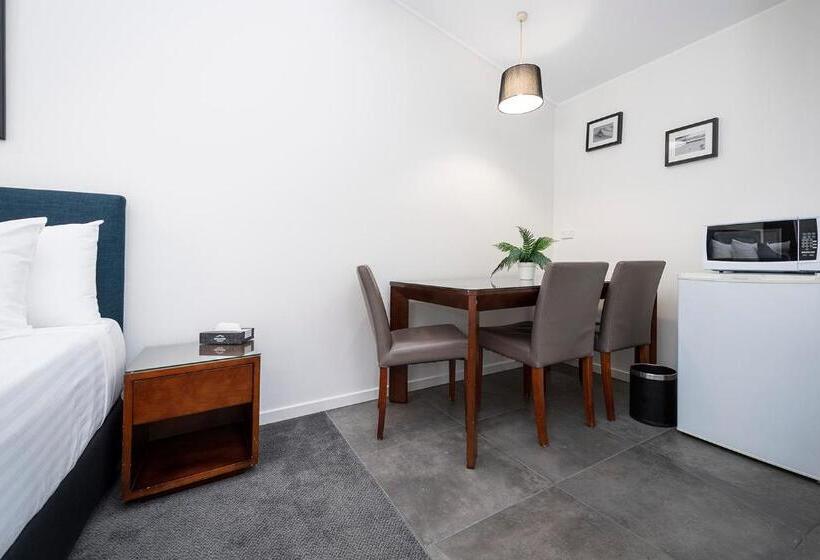 اتاق استاندارد با تخت بزرگ برای معلولان, Fern Bay Motel