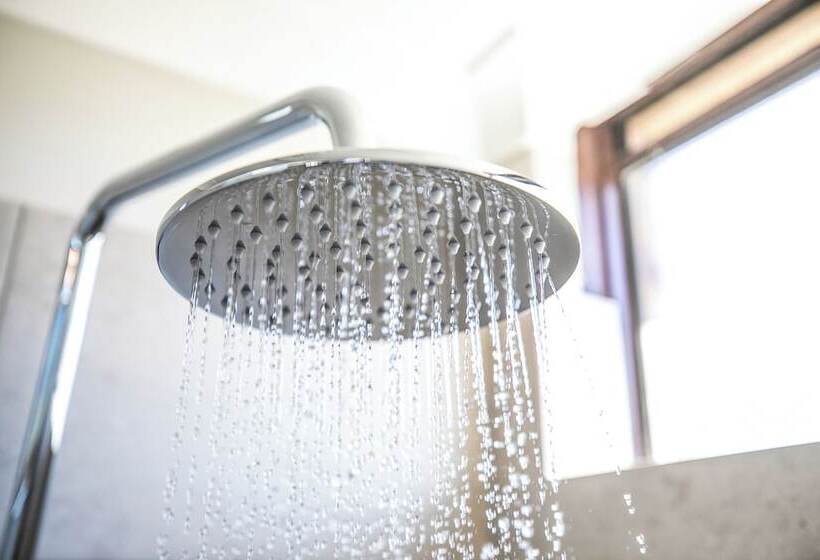 شقة غرفتين, Nightcap At Dalrymple