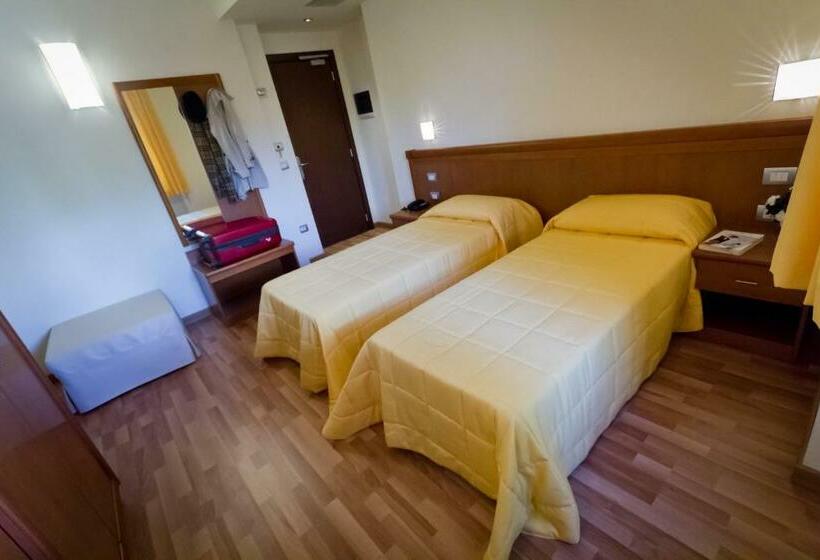 Номер Стандарт Трехместный, Donnini