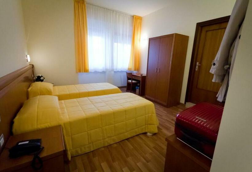 Номер Стандарт Трехместный, Donnini