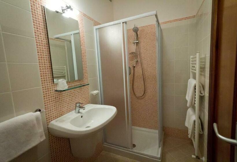 Номер Стандарт Трехместный, Donnini