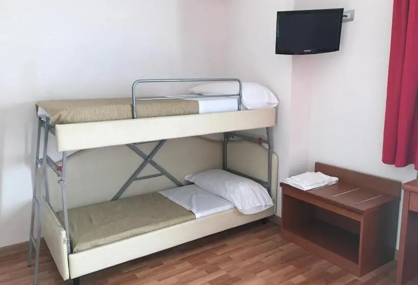 スタンダード4人部屋, Donnini