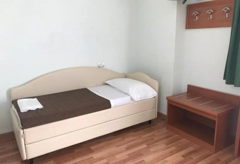 スタンダード4人部屋, Donnini