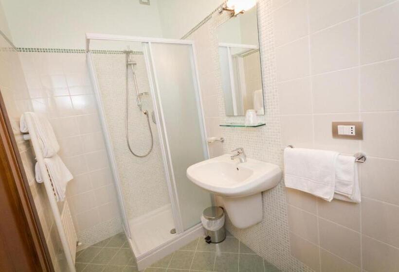 四人标准间, Donnini