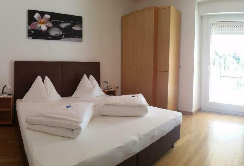 一楼标准间, Filipinum