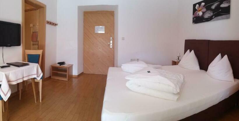 一楼标准间, Filipinum