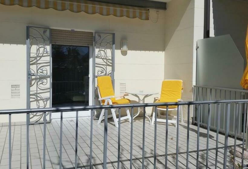 一楼标准间, Filipinum