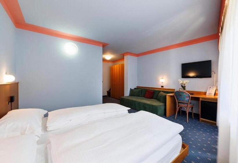 اتاق سوپریور سه تخته, Miravalle