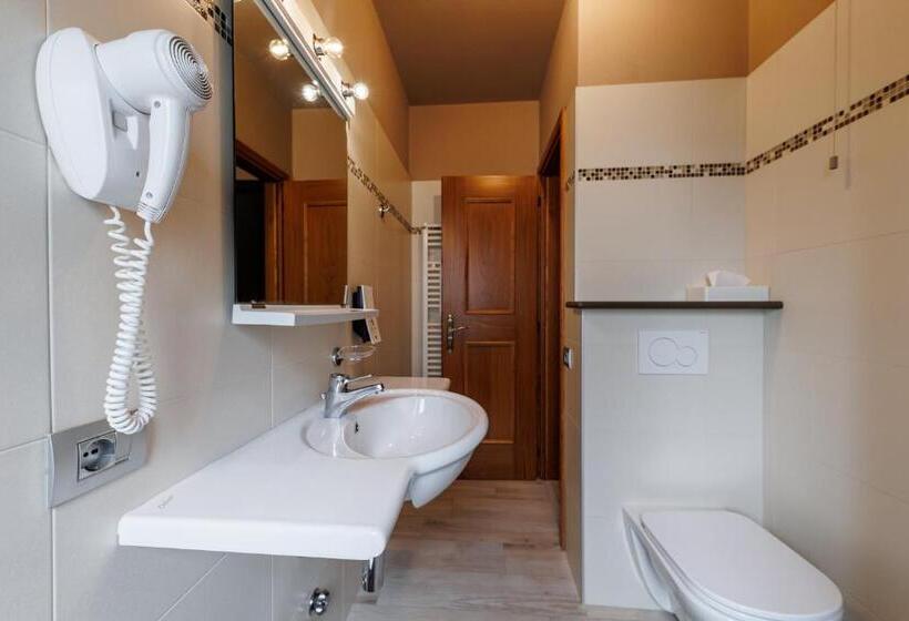 اتاق استاندارد یک تخته با بالکن, Miravalle