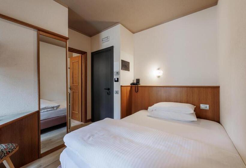 اتاق استاندارد یک تخته با بالکن, Miravalle