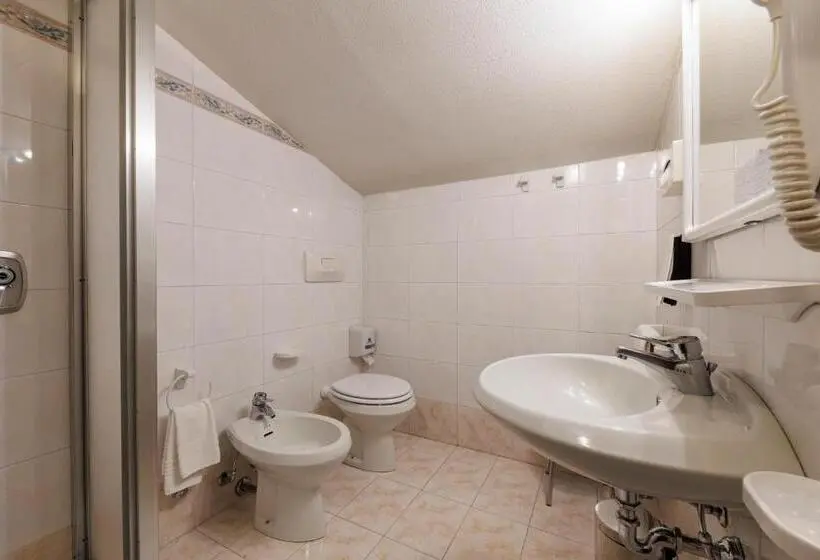 Comfort Kolmen Hengen Huone, Miravalle