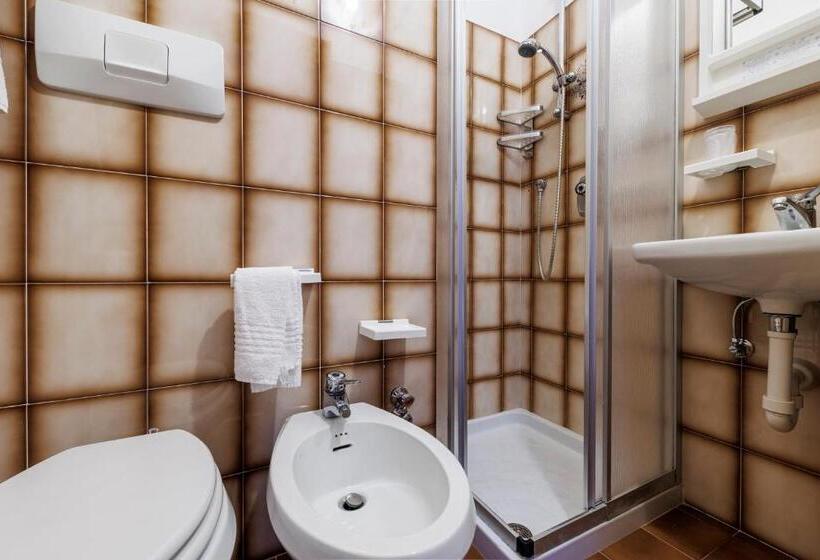 اتاق اکونومی, Miravalle