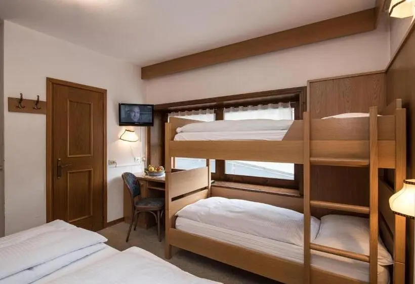 Economy Quadruple Room, Miravalle