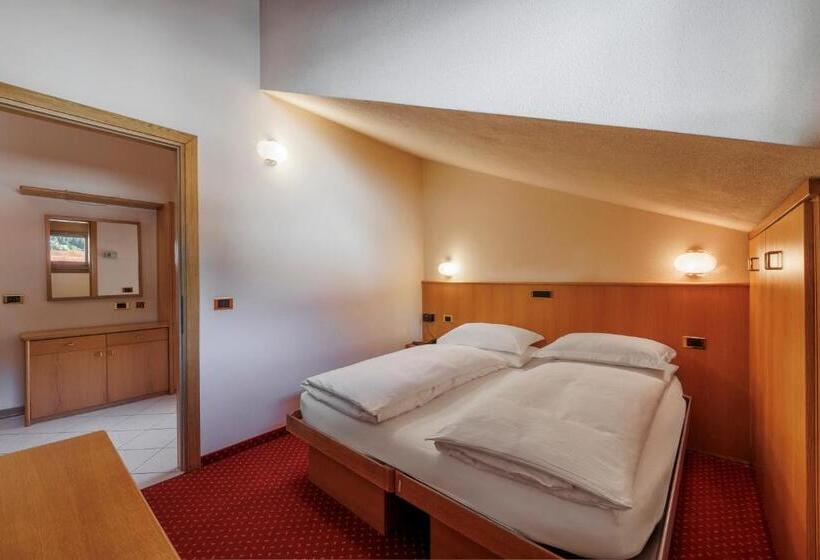 سوییت با چشم‌انداز کوه, Miravalle