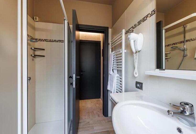 اتاق لوکس با تخت بزرگ, Miravalle