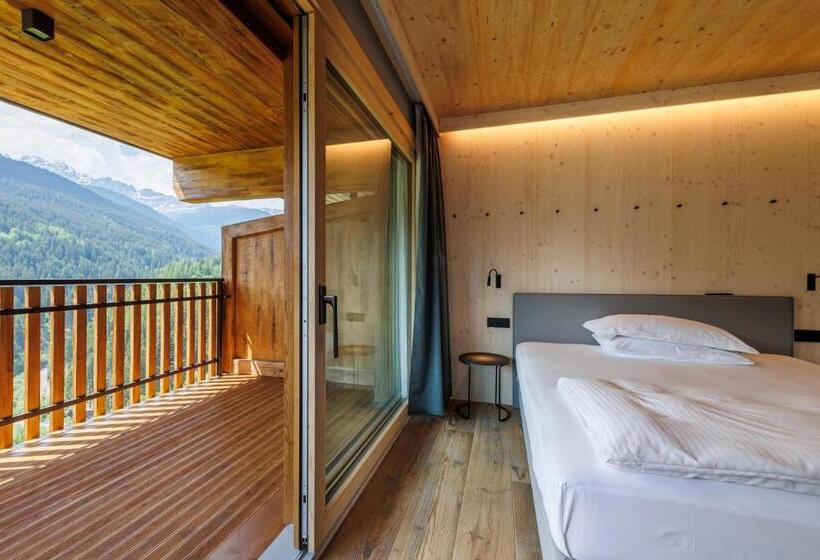 اتاق لوکس با تخت بزرگ, Miravalle