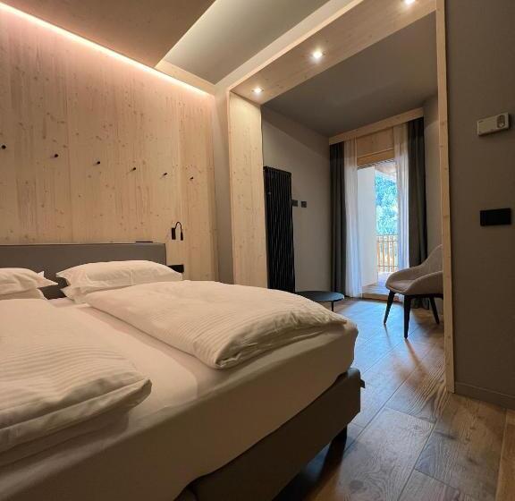 اتاق لوکس سه تخته, Miravalle