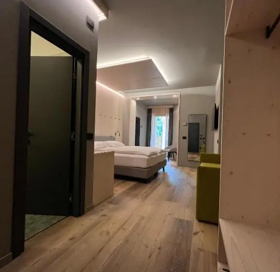Deluxe Kolmen Hengen Huone, Miravalle