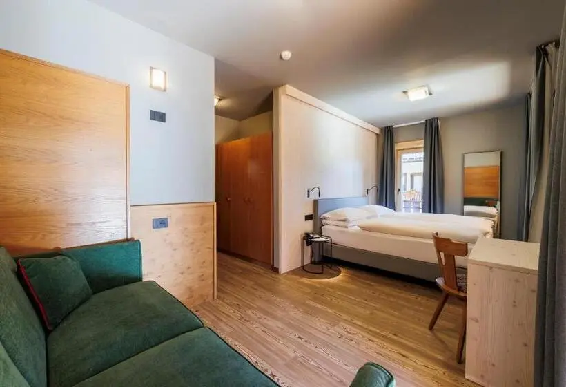 Deluxe Neljän Hengen Huone, Miravalle