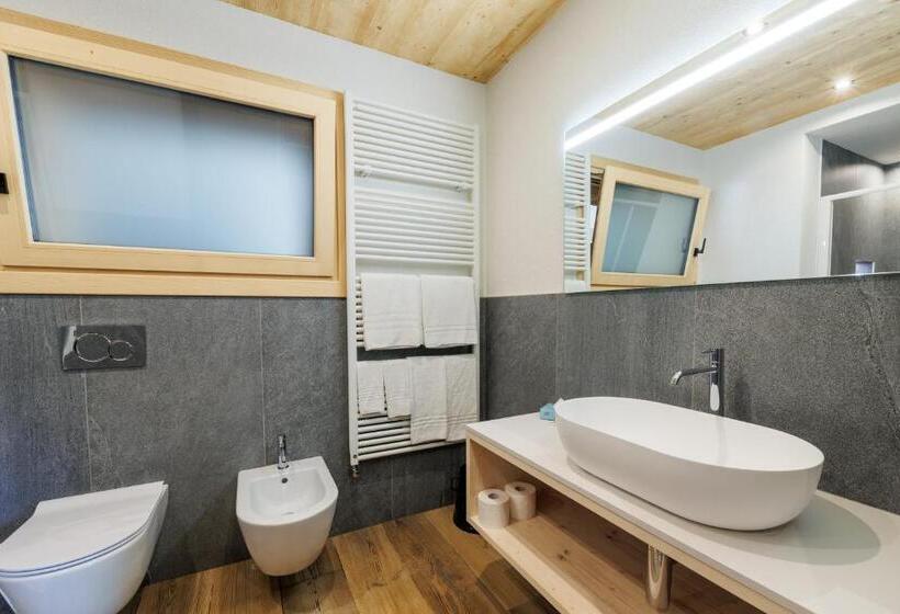 اتاق استاندارد چهارنفره با بالکن, Miravalle