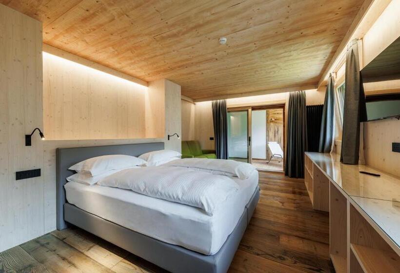 اتاق استاندارد چهارنفره با بالکن, Miravalle