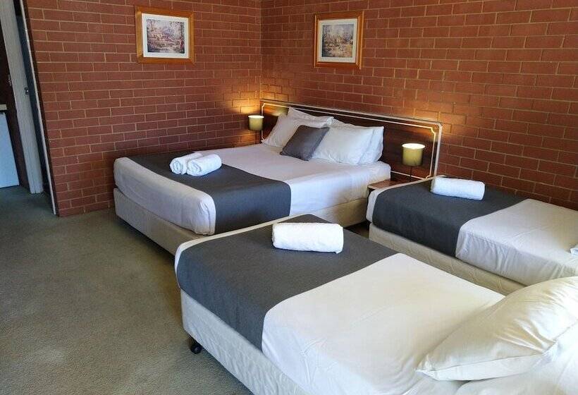 اتاق خانوادگی, Junction Motel Wagga