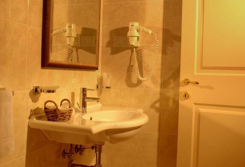 スタンダードルーム, La Portella