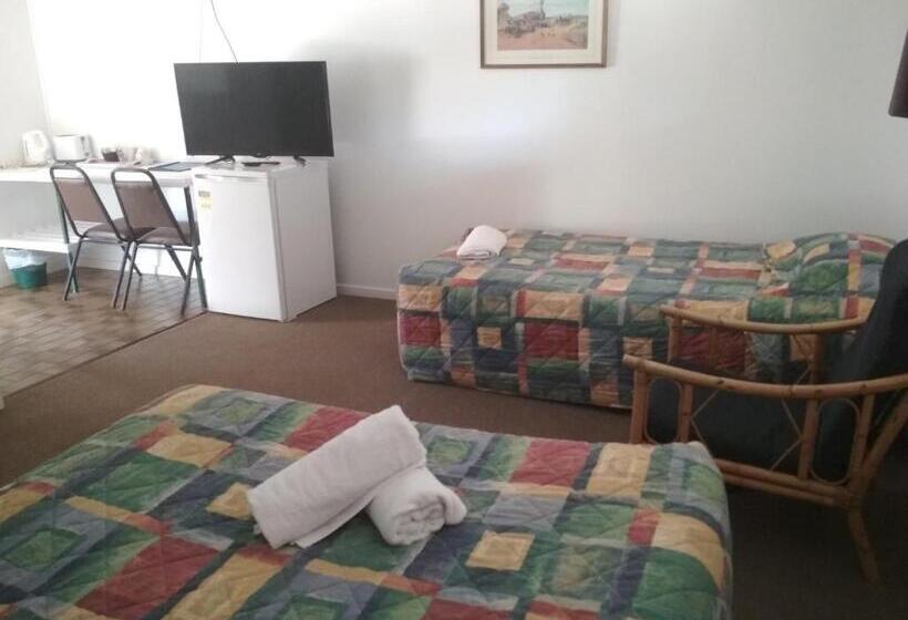 اتاق استاندارد سه نفره, Ironbark Inn