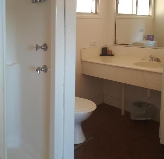 اتاق اکونومی, Ironbark Inn