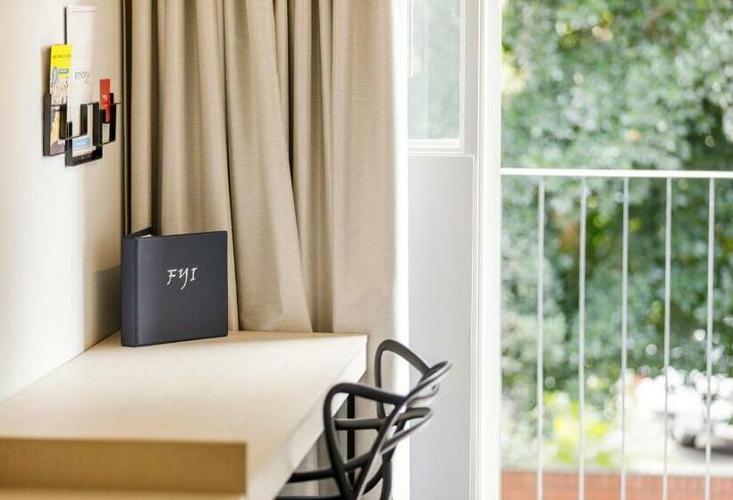 סטודיו משפחתי, Nightcap At Findon