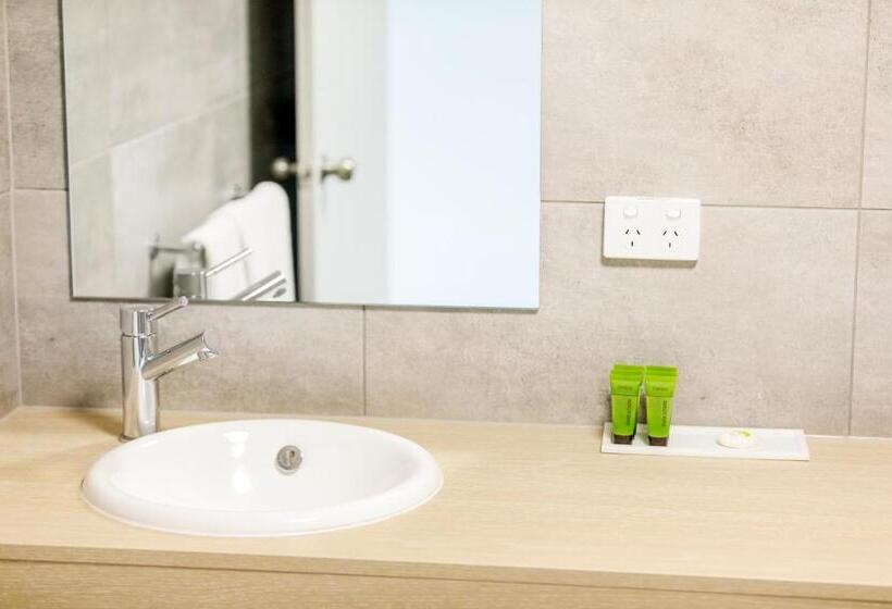 חדר סטודיו סטנדרד, Nightcap At Findon