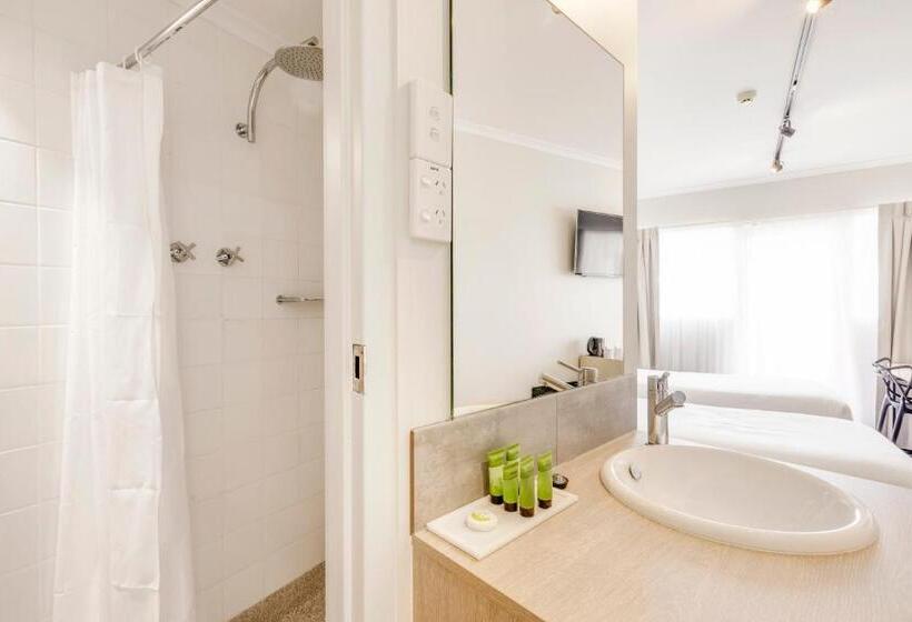 חדר סטודיו סטנדרד, Nightcap At Findon