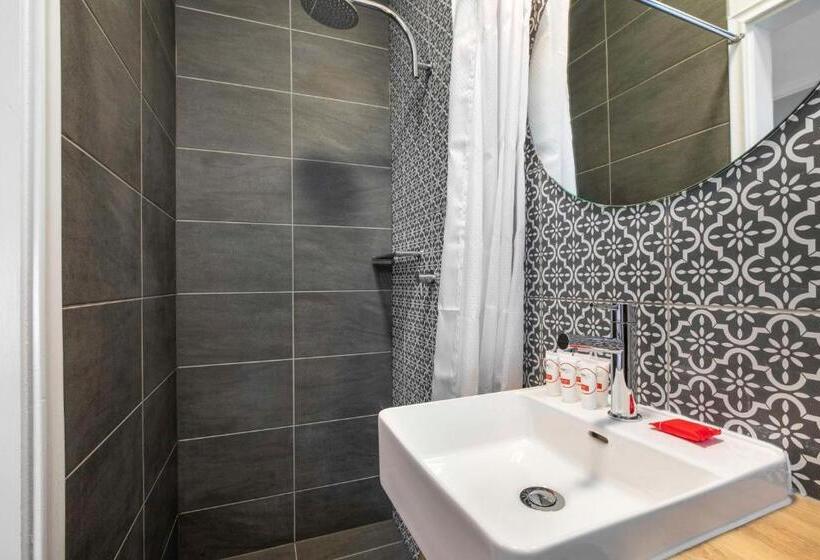 اتاق استاندارد, Nightcap At Rex