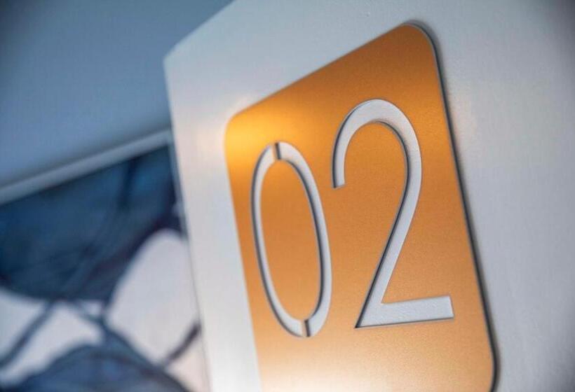 اتاق استاندارد, Nightcap At Rex