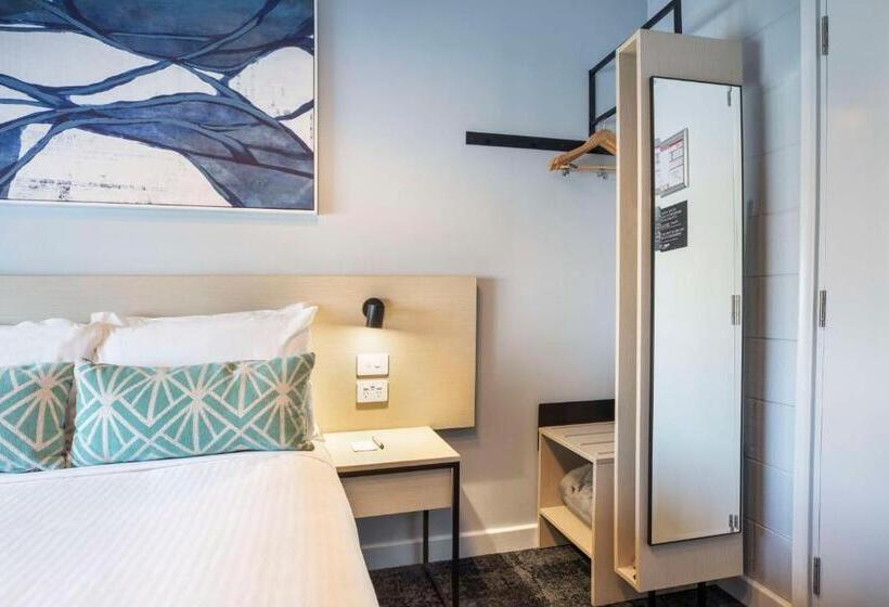 اتاق استاندارد, Nightcap At Rex