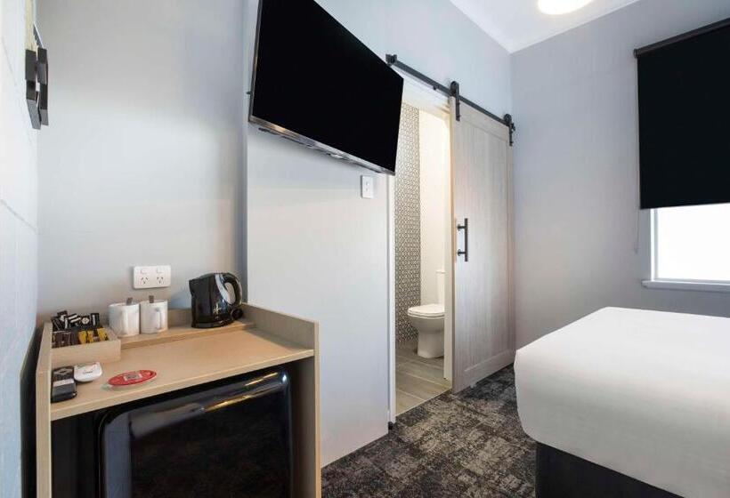 اتاق استاندارد, Nightcap At Rex