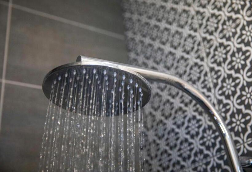 استودیوی استاندارد با تخت دو نفره بزرگ, Nightcap At Rex