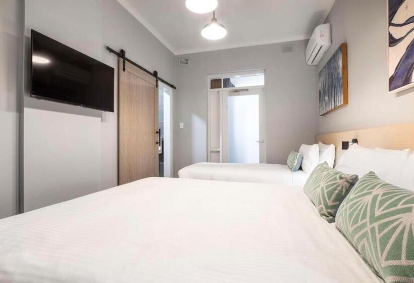 استودیوی استاندارد با تخت دو نفره بزرگ, Nightcap At Rex