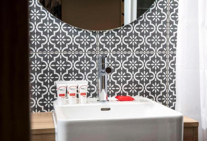 استودیوی استاندارد با تخت دو نفره بزرگ, Nightcap At Rex