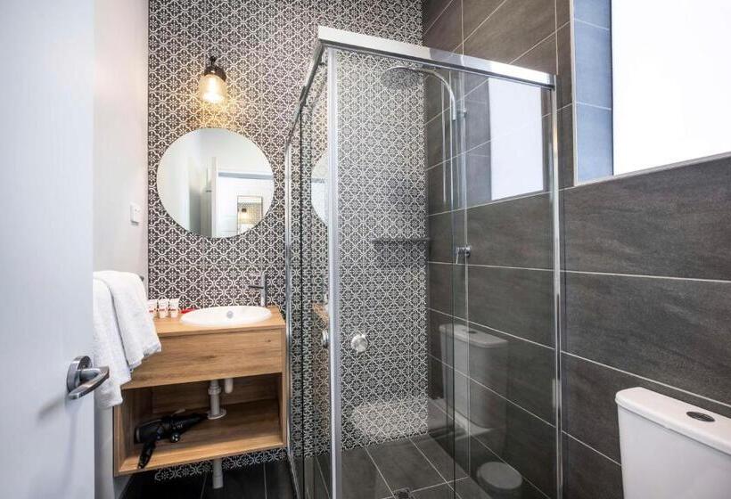 استودیوی استاندارد, Nightcap At Rex