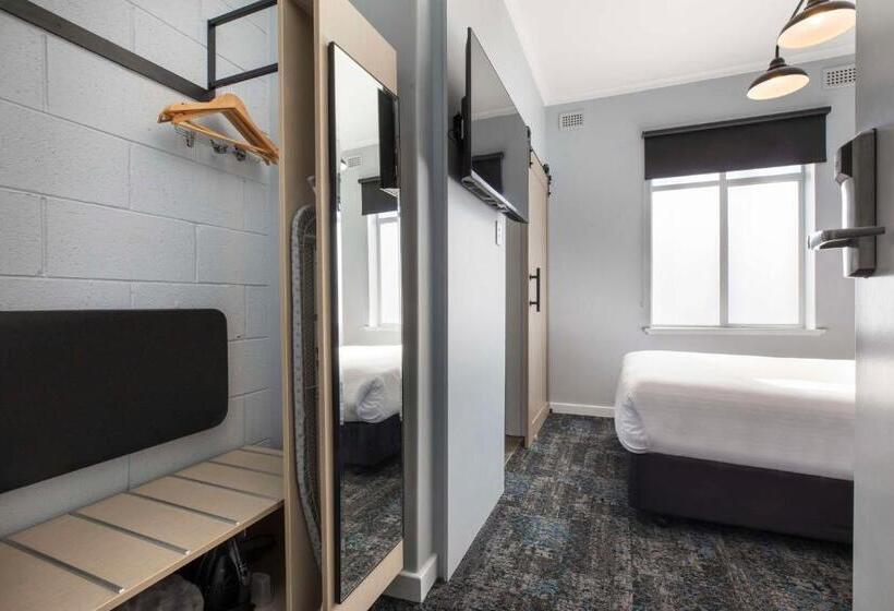 استودیوی استاندارد, Nightcap At Rex