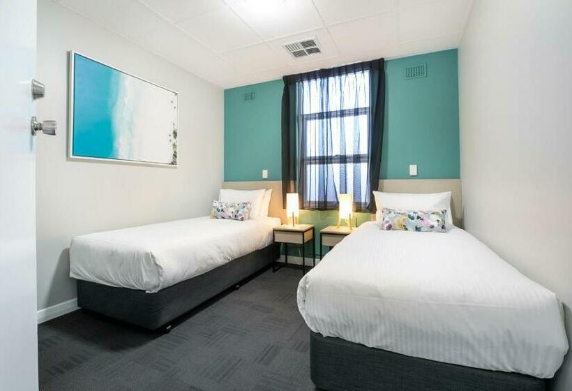 דירת שלושה חדרים, Nightcap At Watermark Glenelg