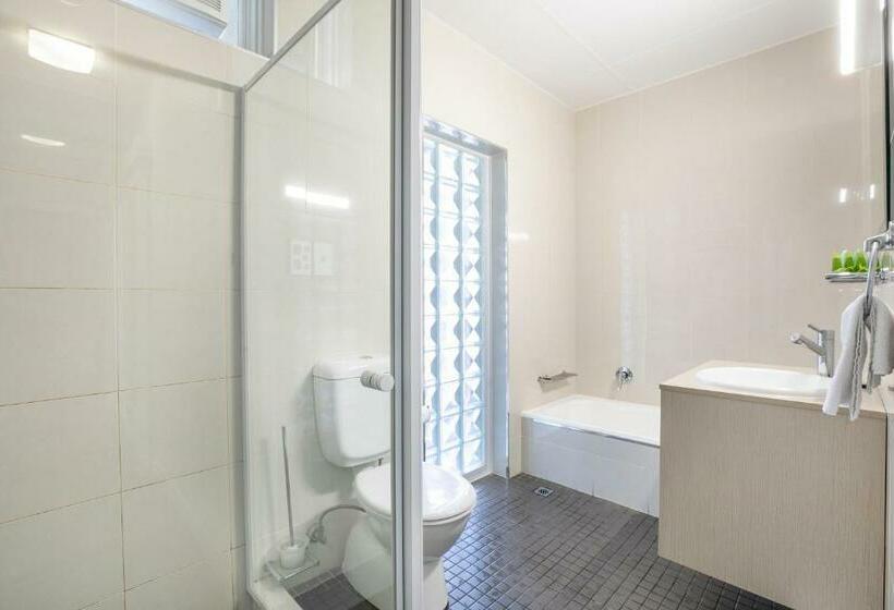 דירת שלושה חדרים, Nightcap At Watermark Glenelg