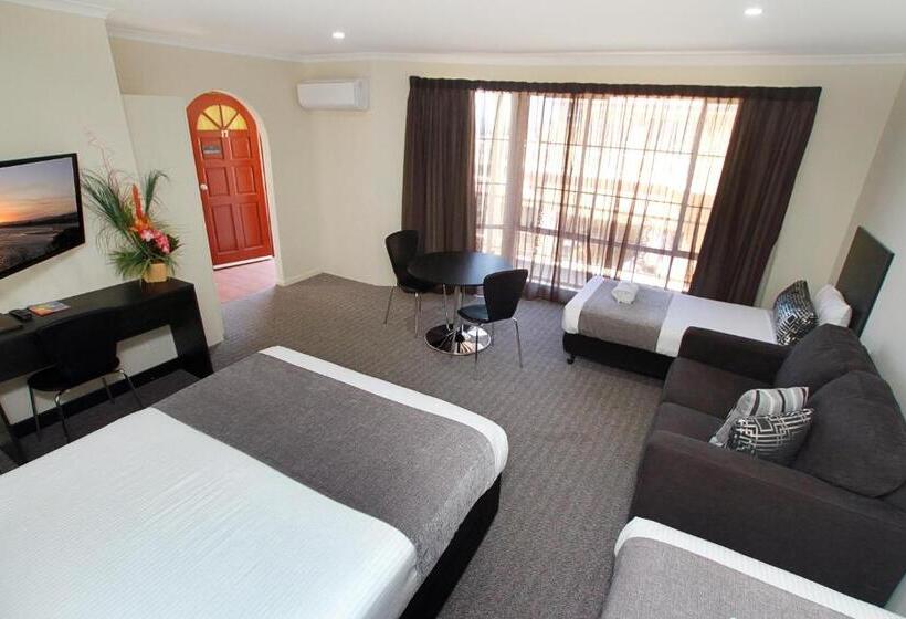 חדר אקזקיוטיב לשלושה, Twofold Bay Motor Inn