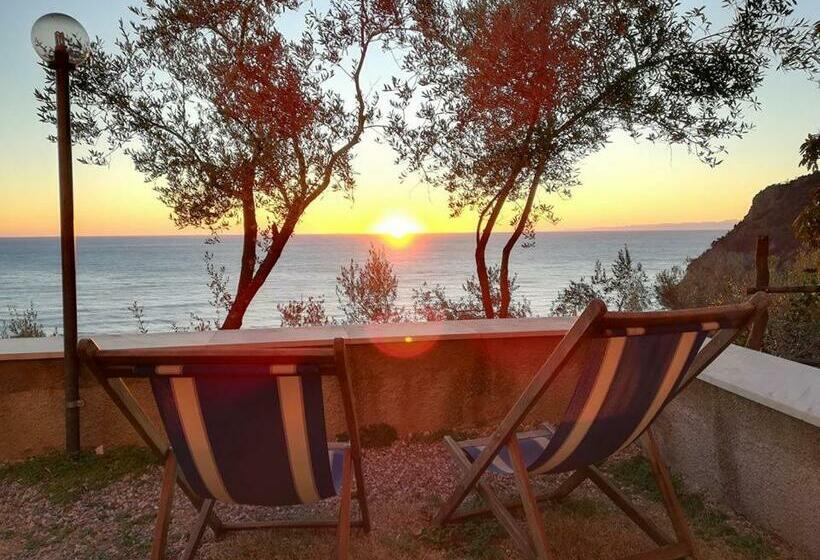 מיטה בחדר משותף, Perla Del Levante Hostel