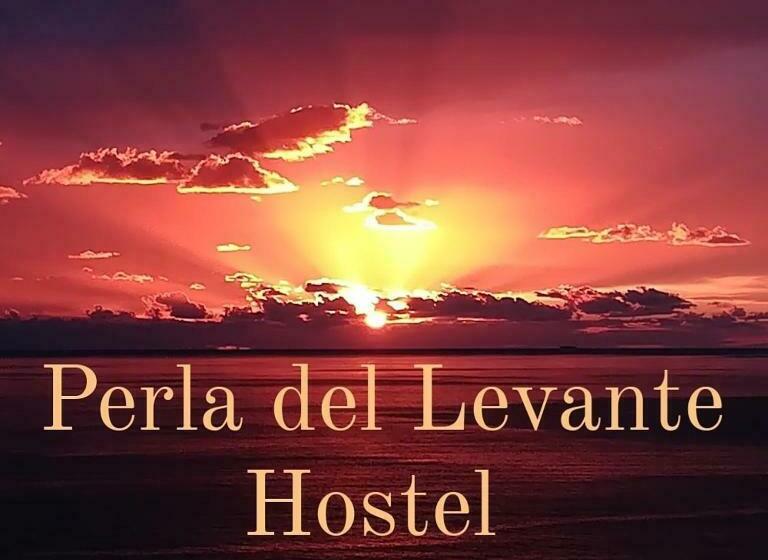 Номер Стандарт Вид на Море, Perla Del Levante Hostel