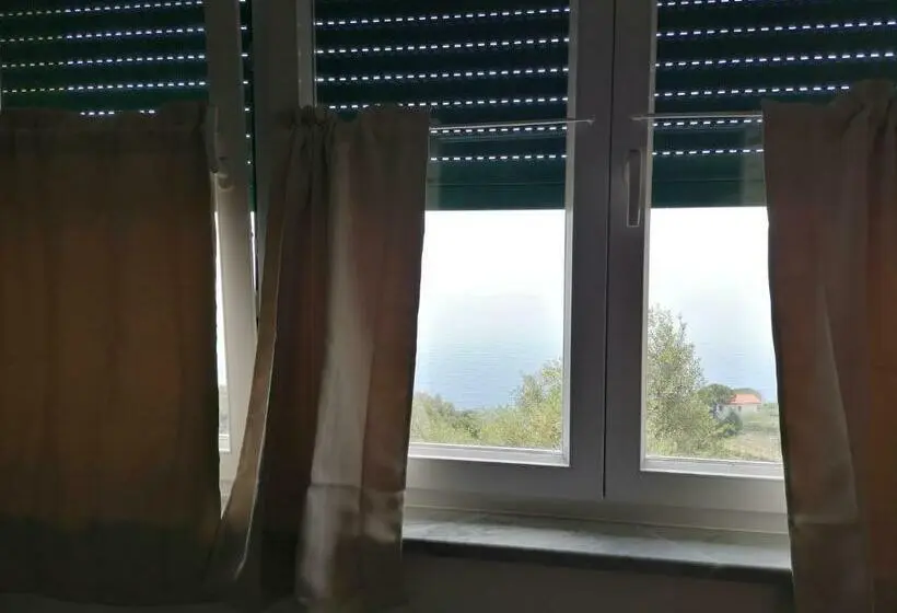 Vuode Makuusalissa, Perla Del Levante Hostel