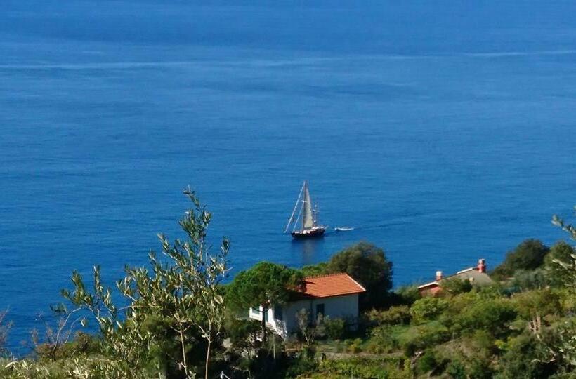 מיטה בחדר משותף, Perla Del Levante Hostel